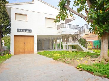 Chalet con balcón en venta en Del Carmen