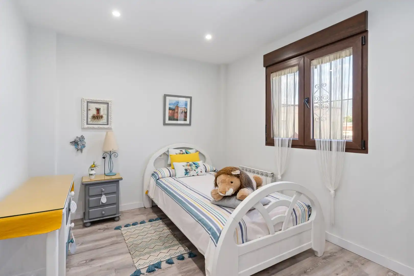 Schlafzimmer von Haus oder Chalet zum Verkauf in Jun mit Klimaanlage, Heizung und Schwimmbad