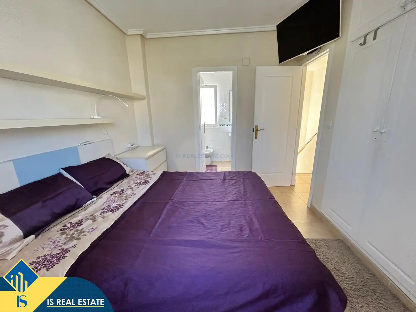 Dormitori de Casa adosada de lloguer en Torrevieja amb Aire condicionat, Calefacció i Jardí privat