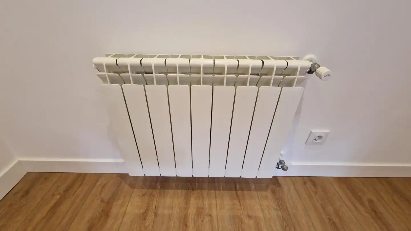 Außenansicht von Wohnung zum Verkauf in Madrid mit Klimaanlage