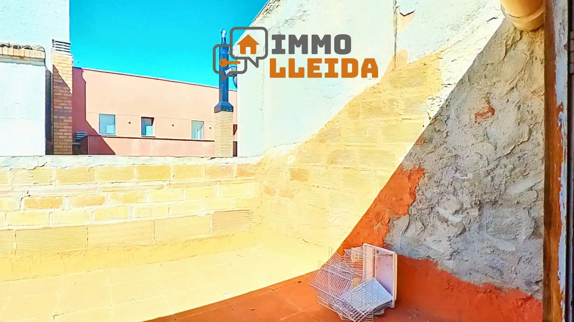 Vista exterior de Casa adosada en venda en La Granadella amb Terrassa, Traster i Moblat