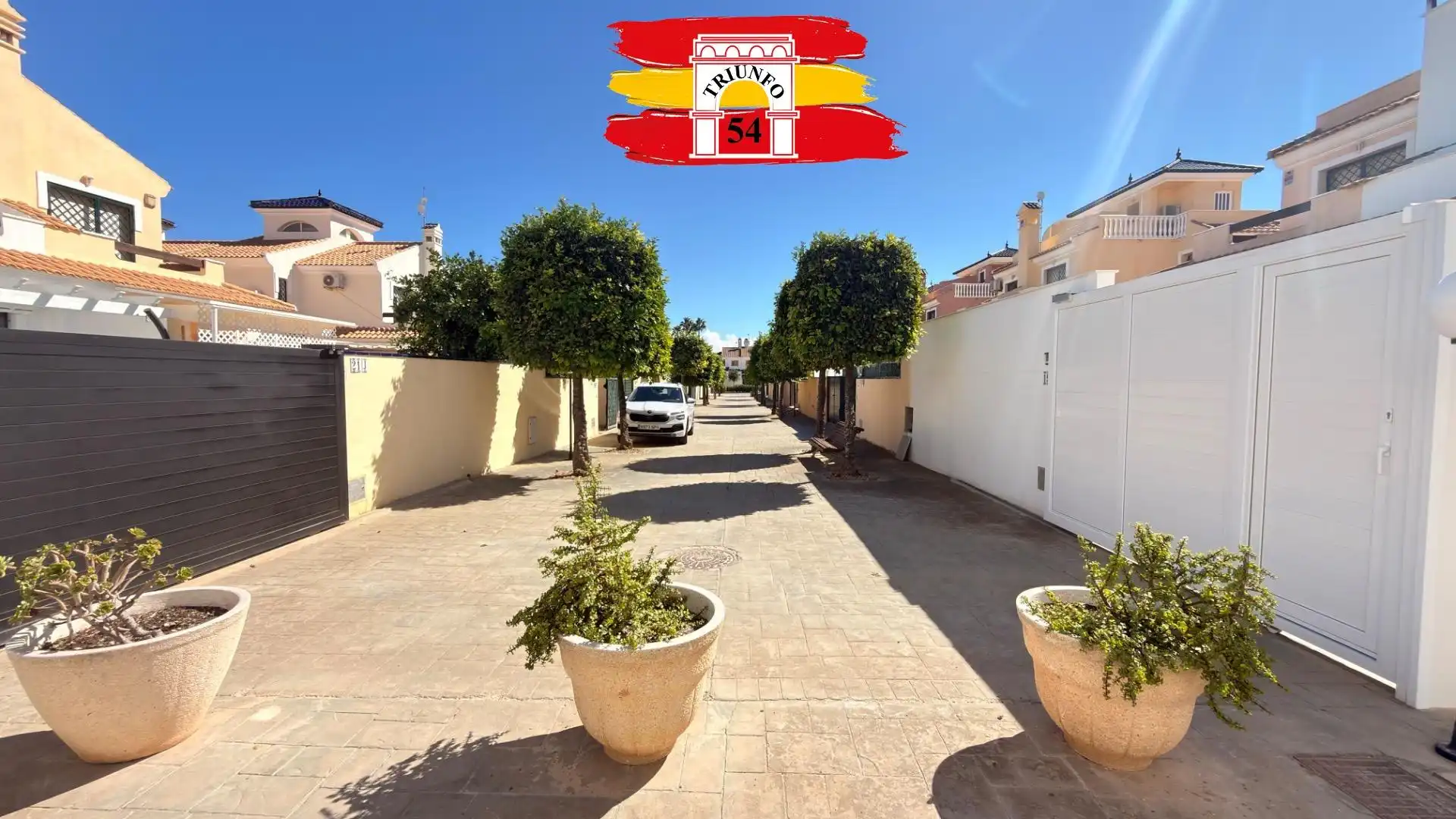 Vista exterior de Casa adosada en venta en Pilar de la Horadada con Aire acondicionado, Jardín privado y Amueblado