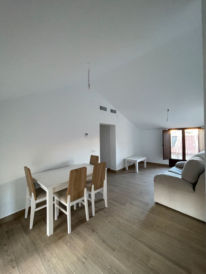 Menjador de Pis de lloguer en Plasencia amb Aire condicionat, Calefacció i Moblat