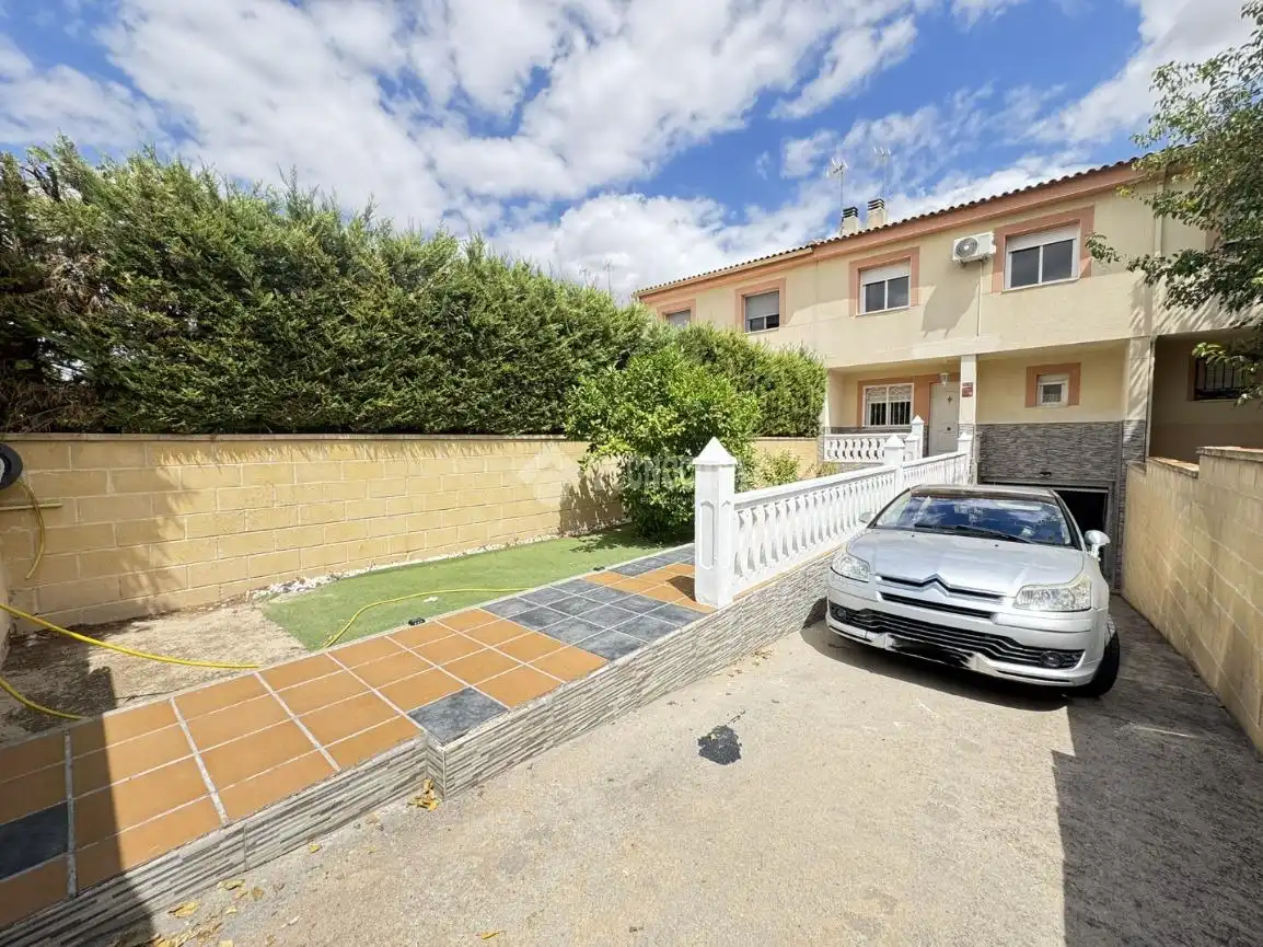 Garden of Flat for sale in Ontígola  with Air Conditioner and Heating