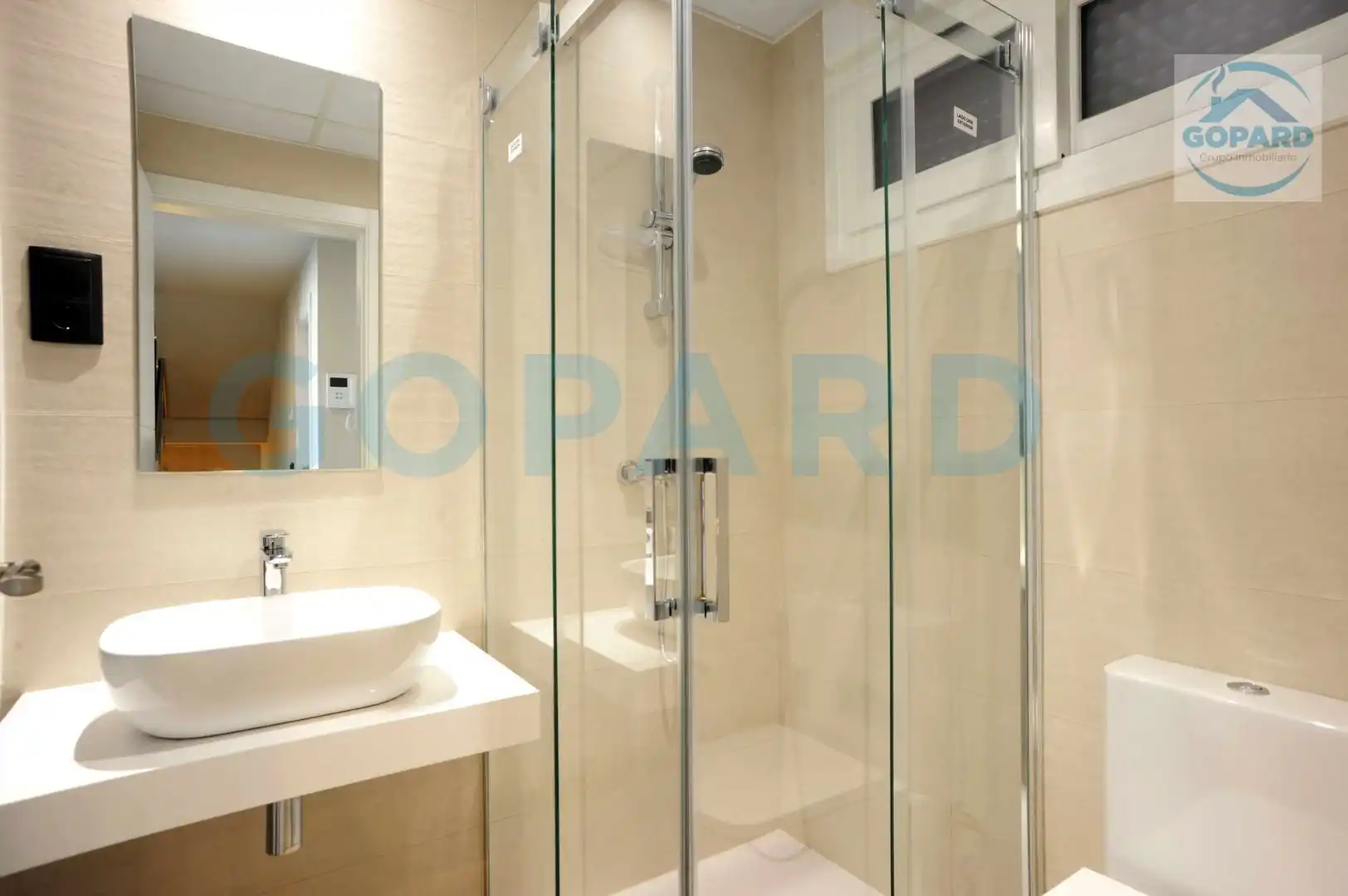 Baño de Casa adosada de alquiler en Boadilla del Monte con Aire acondicionado, Calefacción y Jardín privado