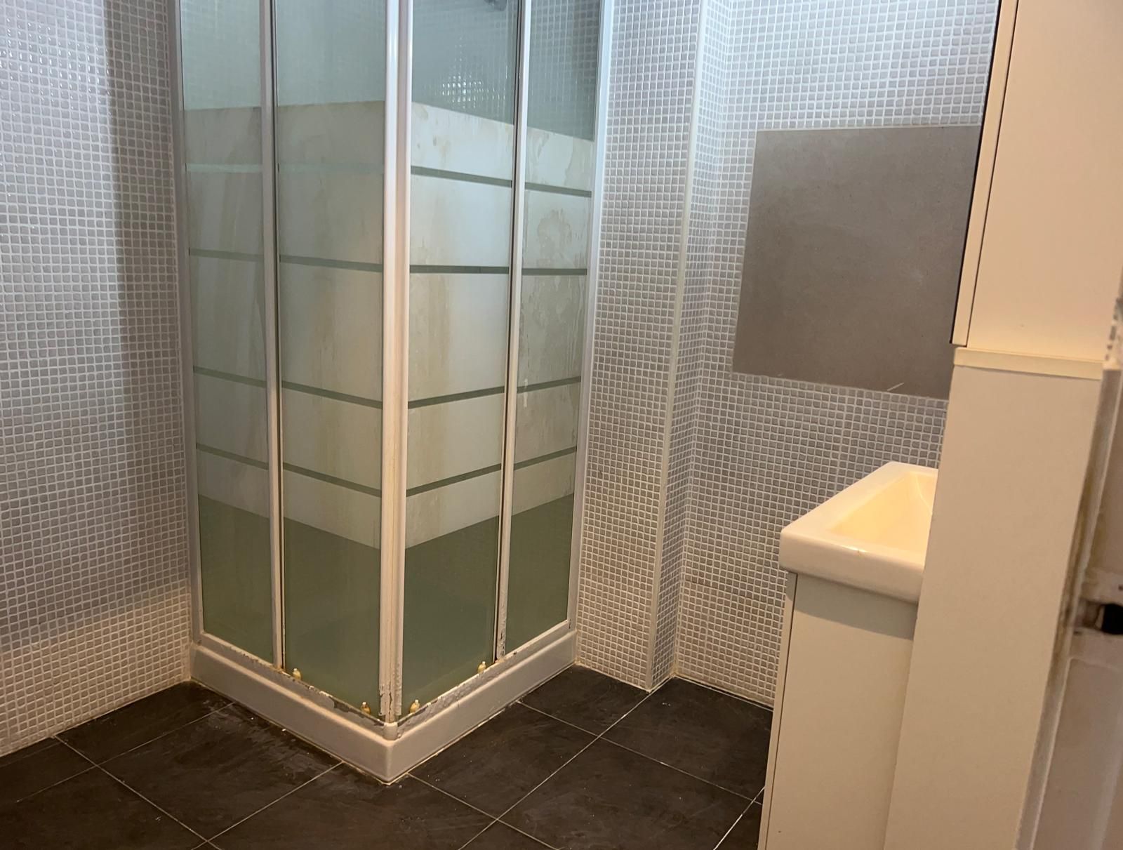 Bathroom of Flat for sale in Cornellà de Llobregat