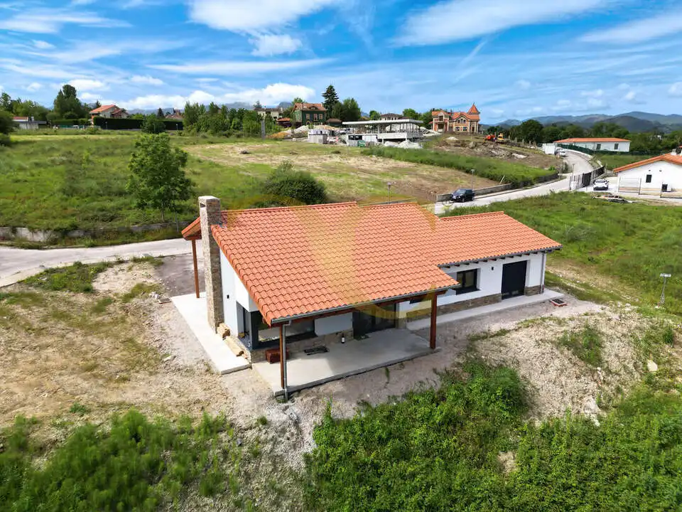 Houses for sale in Oviedo   with Air Conditioner, Heating and Private garden