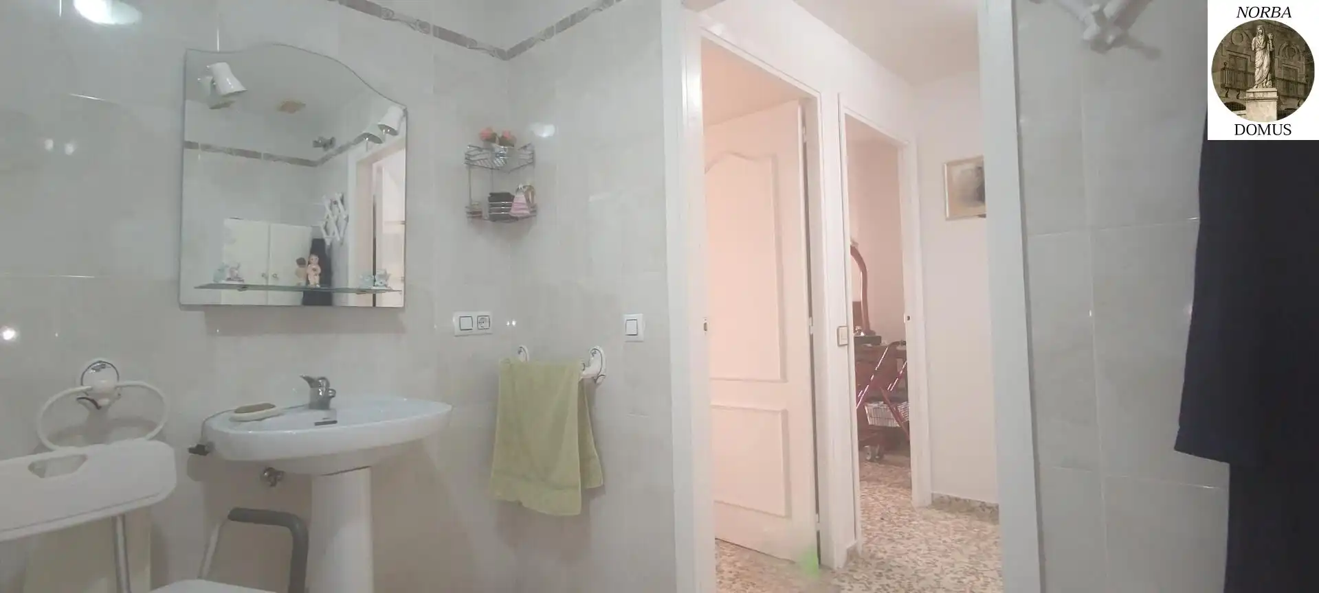 Baño de Planta baja en venta en Cáceres con Jardín privado, Terraza y Amueblado