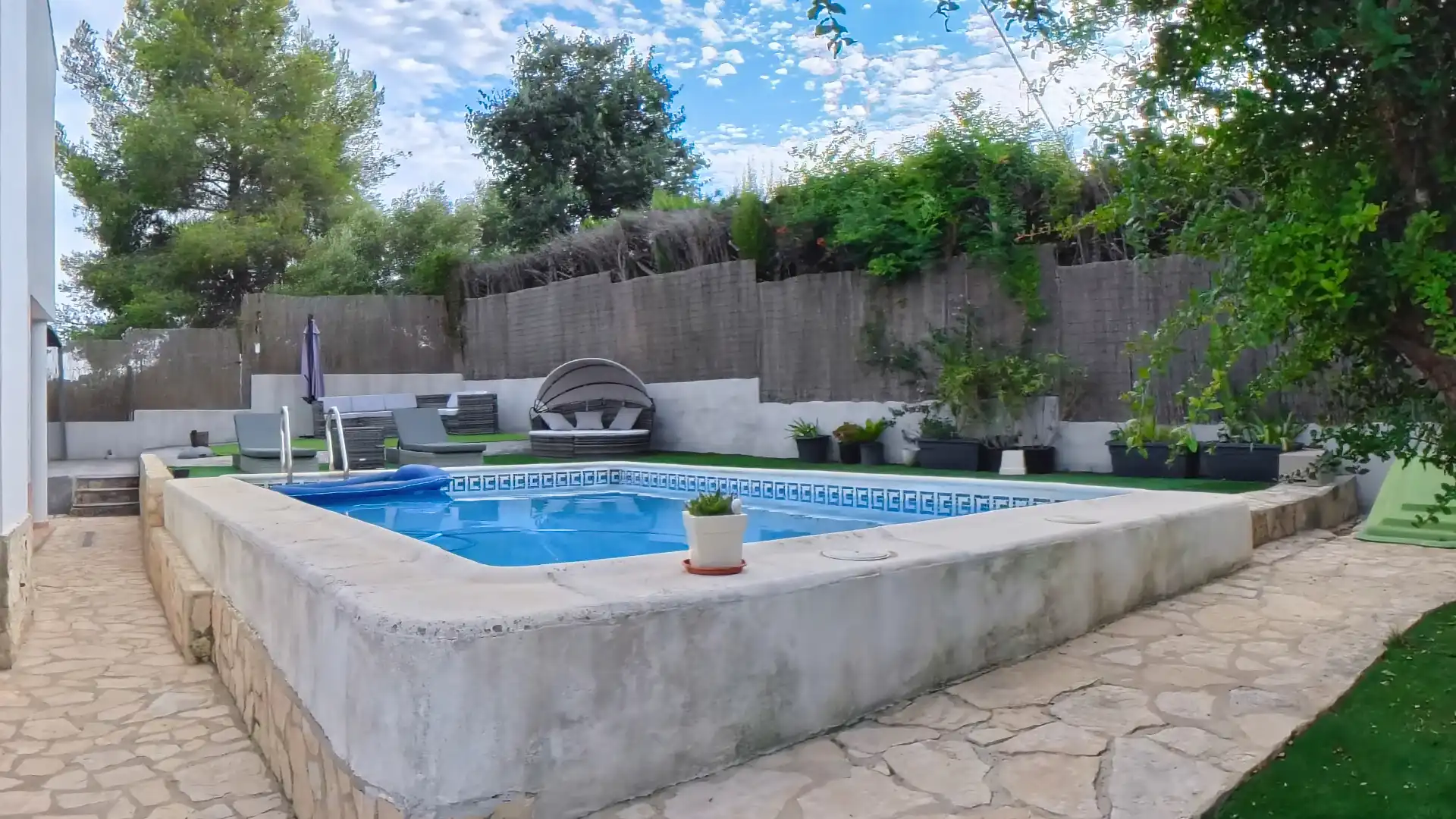 Piscina de Casa adosada en venda en Montserrat amb Calefacció, Jardí privat i Terrassa