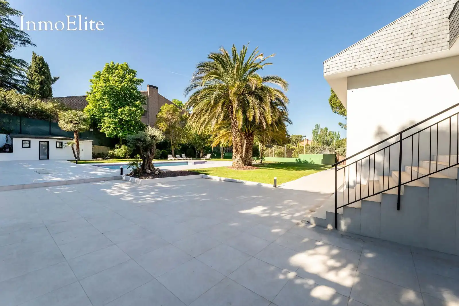 Terrassa de Casa o xalet en venda en Pozuelo de Alarcón amb Aire condicionat, Calefacció i Jardí privat