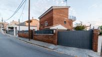 Vista exterior de Casa o xalet en venda en Viladecans amb Calefacció, Parquet i Terrassa