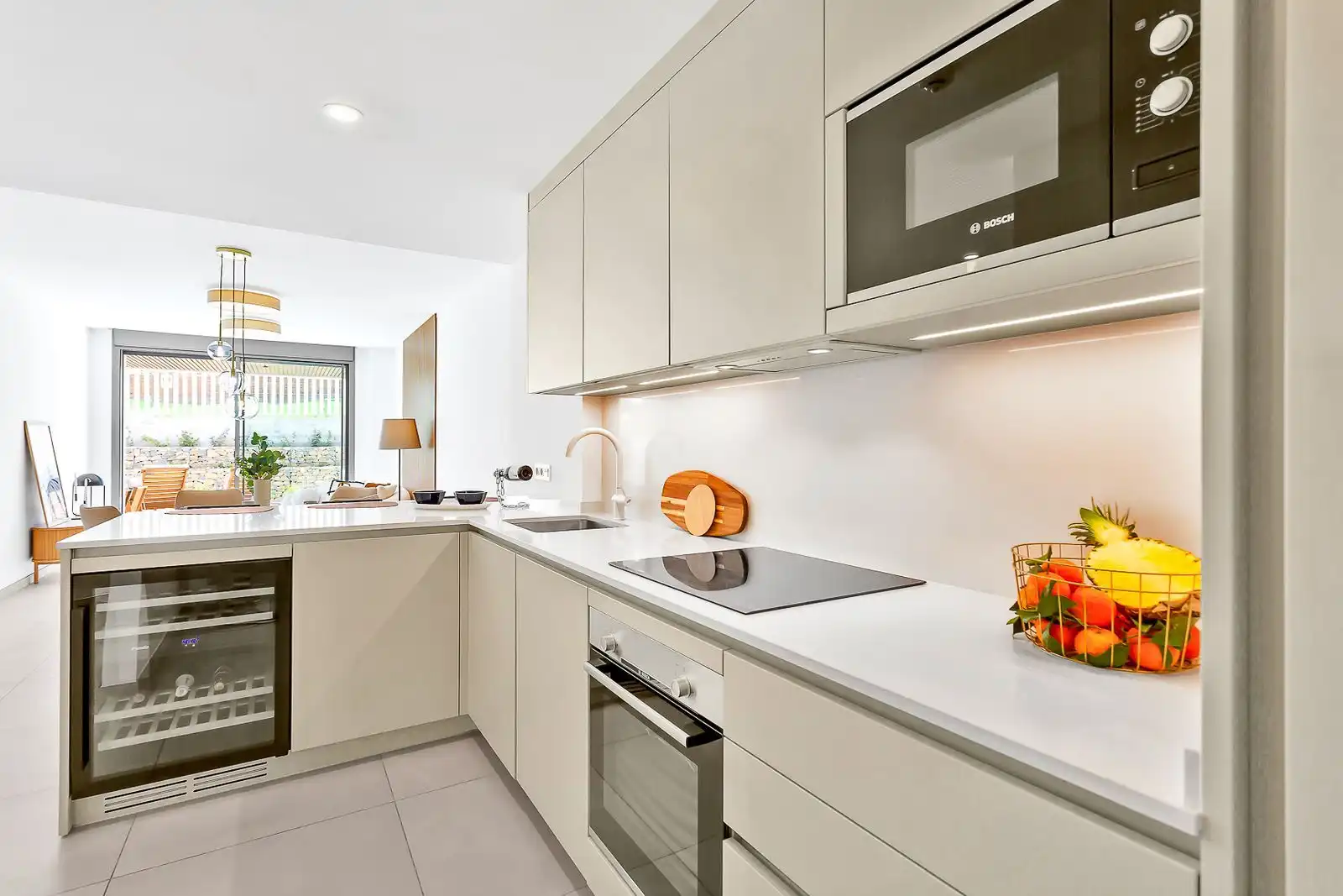 Cuina de Apartament en venda en Marbella amb Aire condicionat, Jardí privat i Terrassa