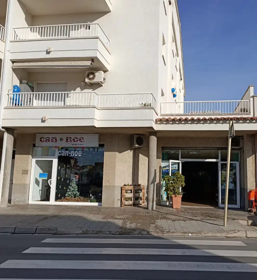 Commercial properties for sale in L'Escala  with Air Conditioner