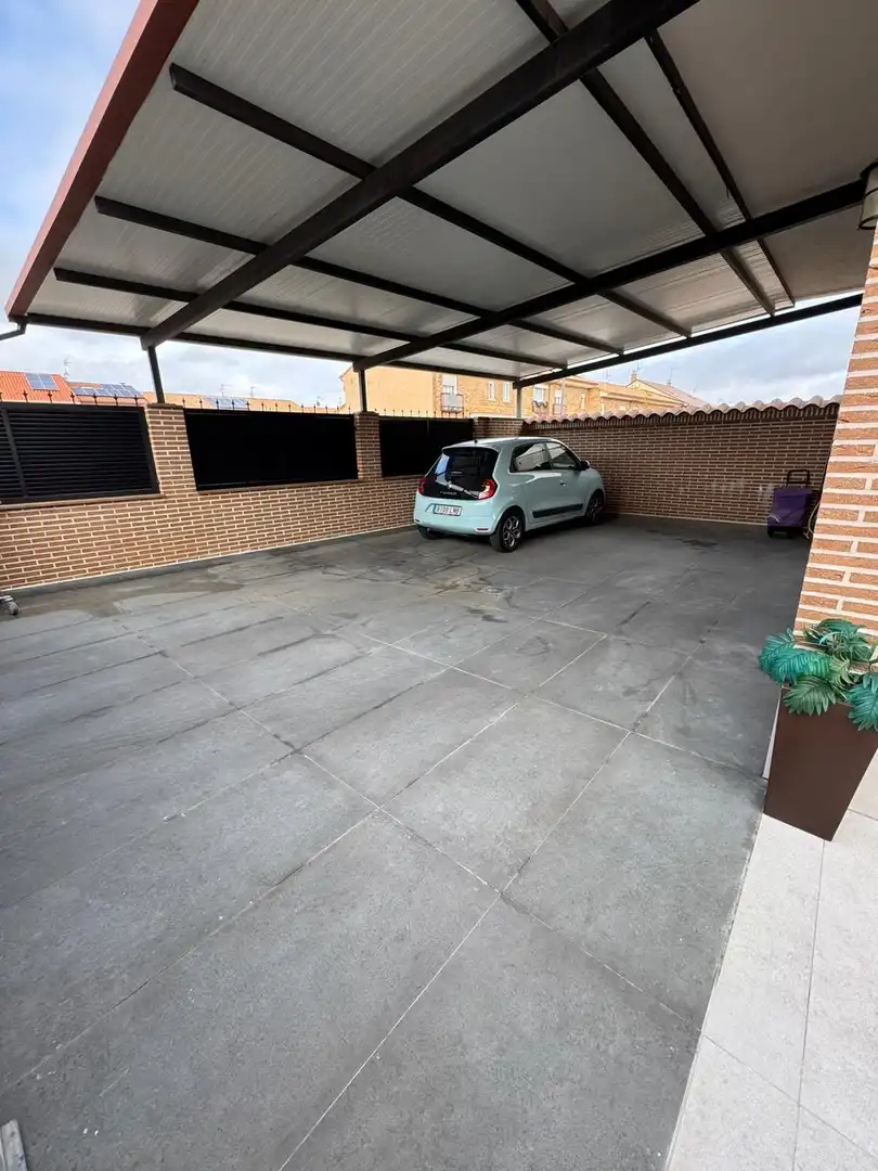 Parking de Casa o chalet en venta en Navalcarnero con Aire acondicionado, Jardín privado y Terraza