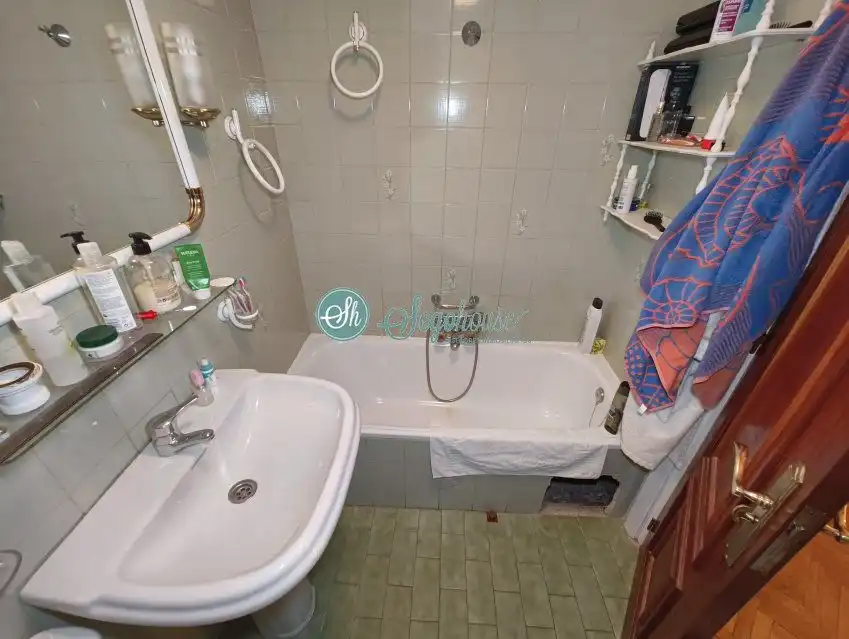 Baño de Piso en venta en Segovia con Calefacción, Terraza y Trastero