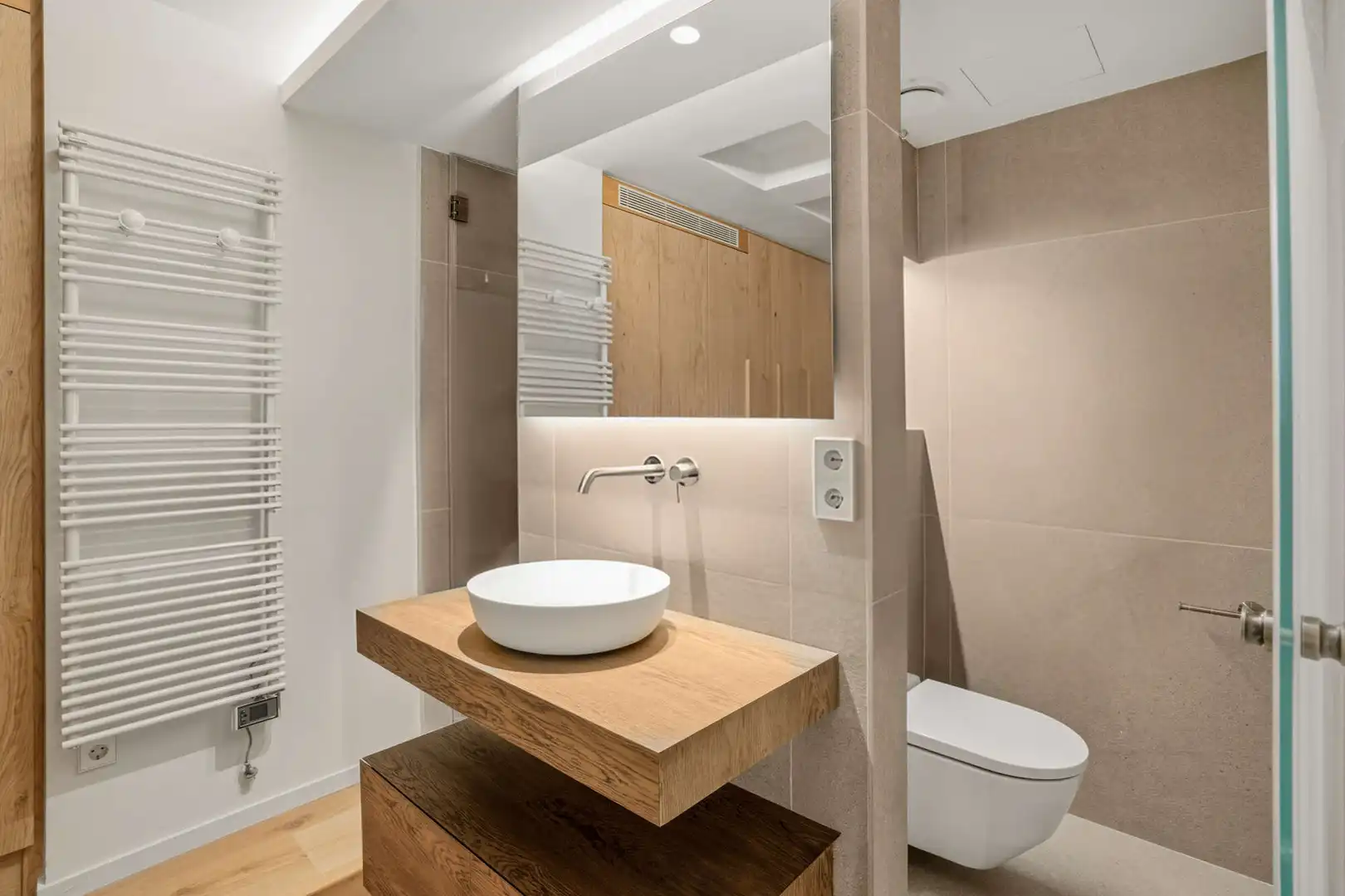 Badezimmer von Erdgeschoss zum Verkauf in  Palma de Mallorca mit Klimaanlage, Heizung und Parkett