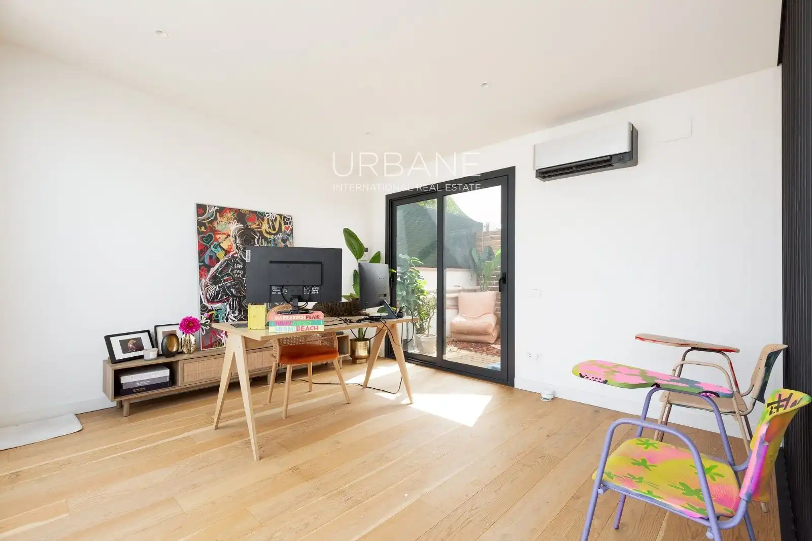 Sala d'estar de Àtic de lloguer en Barcelona amb Aire condicionat, Calefacció i Terrassa