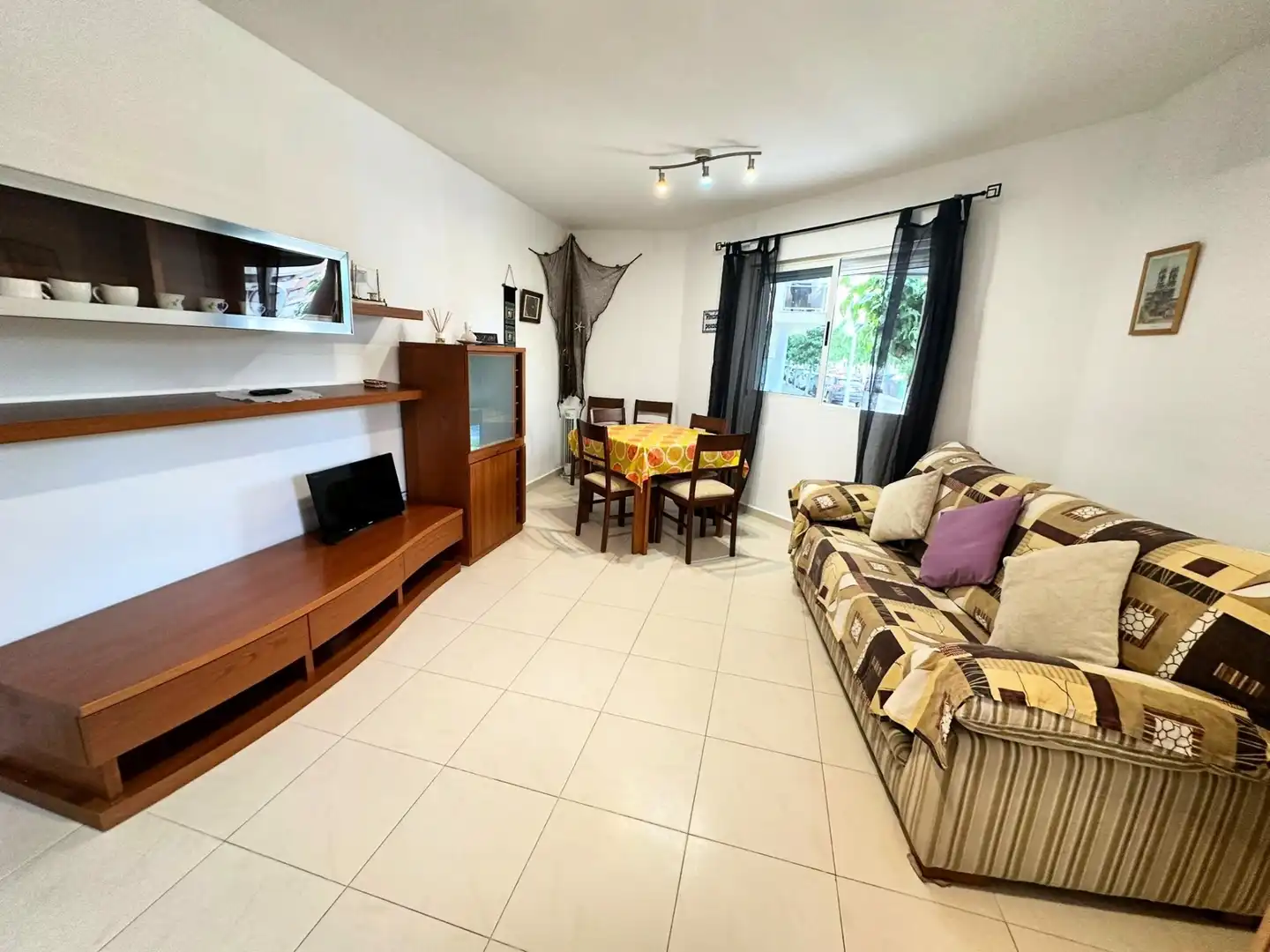 Erdgeschosswohnung mit Pool zur Miete in Carrer 9 d'Octubre 10, imagen 2