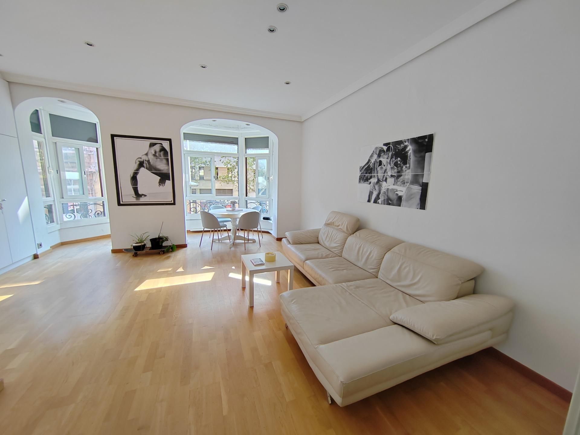 Sala de estar de Piso en venta en  Barcelona Capital con Aire acondicionado, Calefacción y Parquet