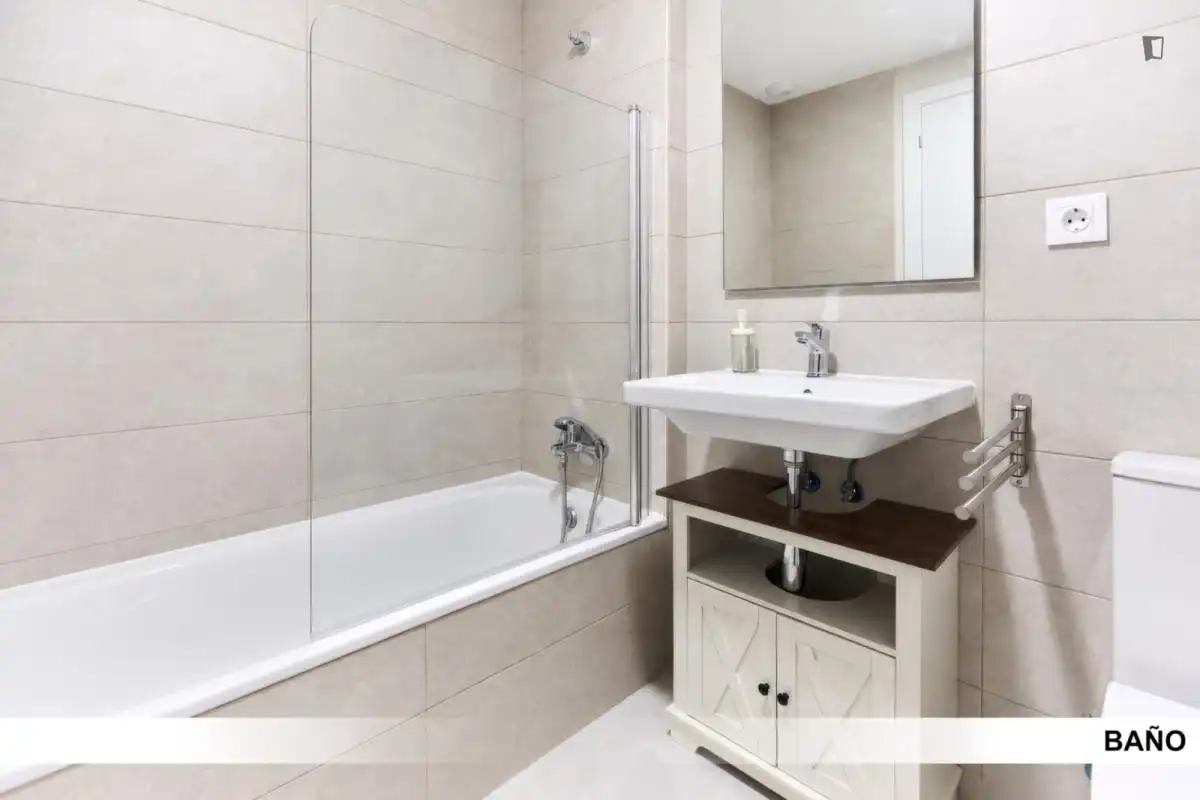 Bany de Apartament per a compartir en Dos Hermanas amb Aire condicionat, Calefacció i Moblat