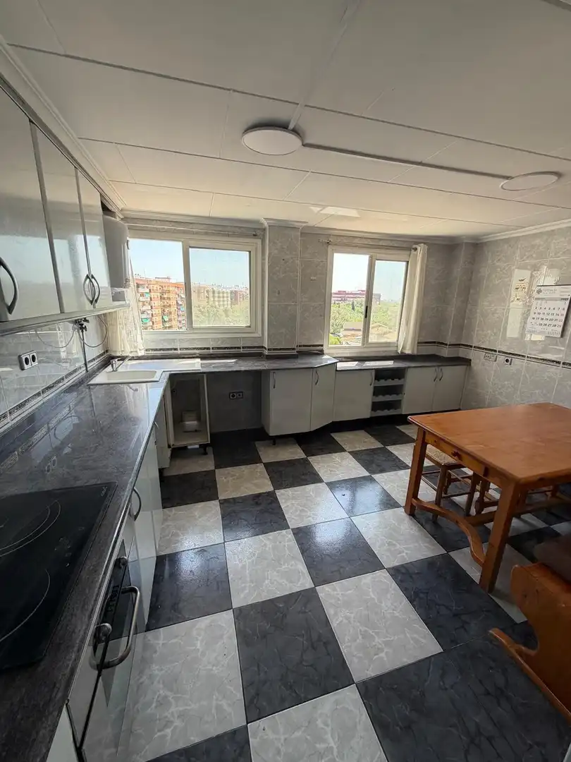 Cocina de Piso en venta en Valencia con Balcón