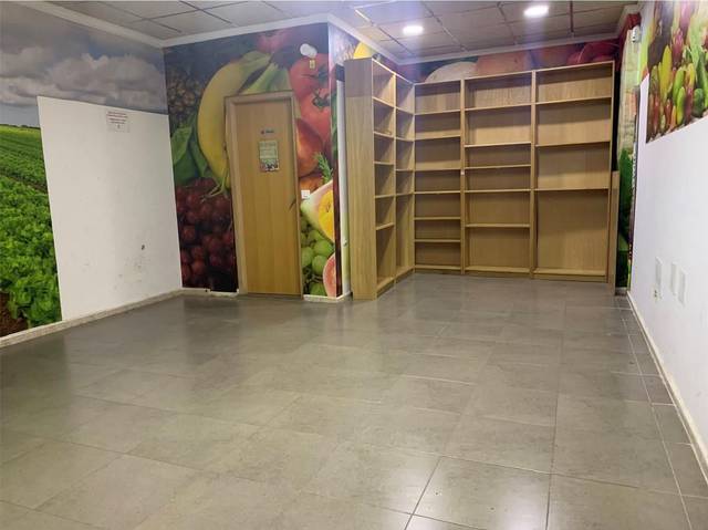 Local comercial en Alquiler en Calle Turín en Polígono Santa Ana