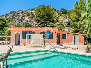 House with garden to rent in Carrer del Corb Marí