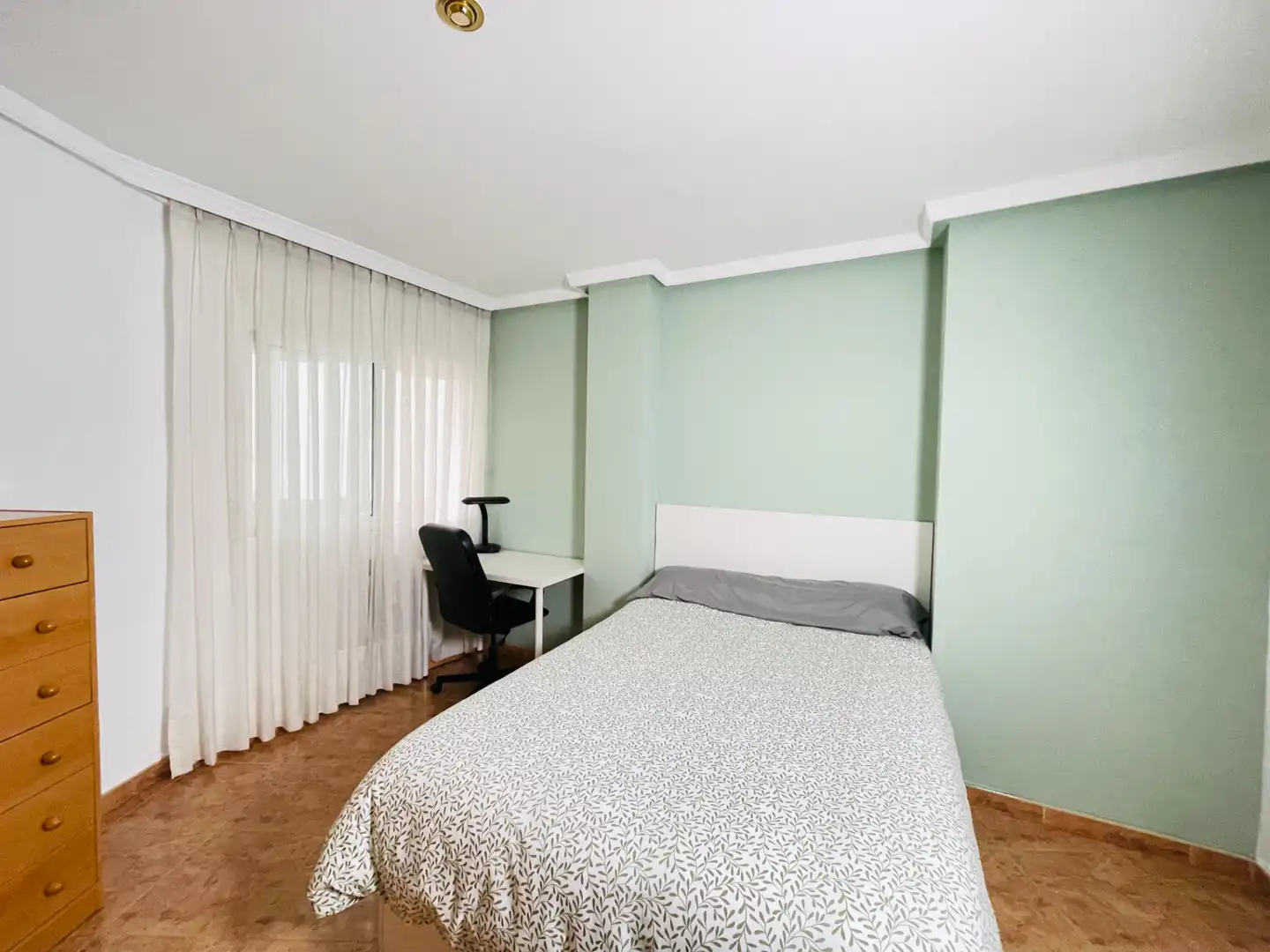 Schlafzimmer von Wohnung zum Verkauf in Zaragoza mit Klimaanlage, Möbliert und Balkon