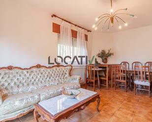 Sala d'estar de Casa o xalet en venda en Fresnedillas de la Oliva amb Calefacció, Jardí privat i Terrassa