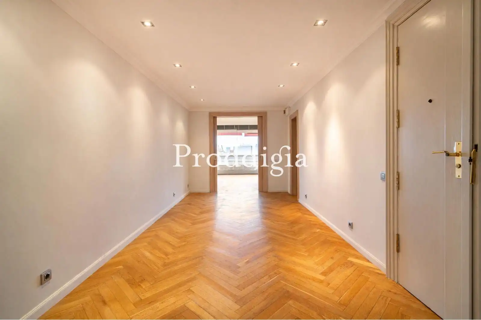 Flat for rent in Barcelona  with Air Conditioner, Heating and Terrace