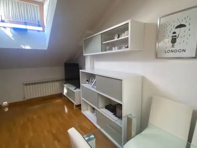 Sala de estar de Piso de alquiler en El Espinar con Aire acondicionado, Calefacción y Parquet