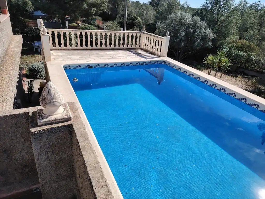 Schwimmbecken von Haus oder Chalet zur Miete in Olocau mit Möbliert
