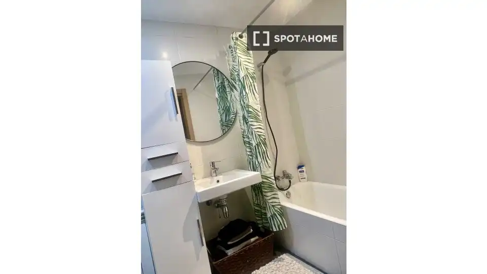 Badezimmer von Wohnung zur untervermieten in Erandio mit Klimaanlage, Heizung und Terrasse
