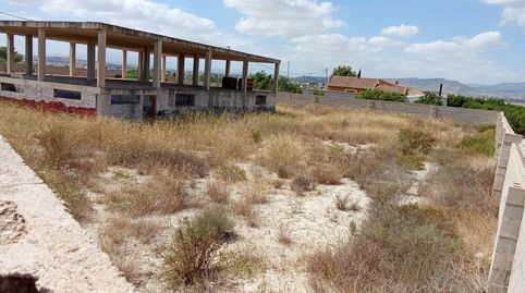 Estructura con parcela de 2.200 m2