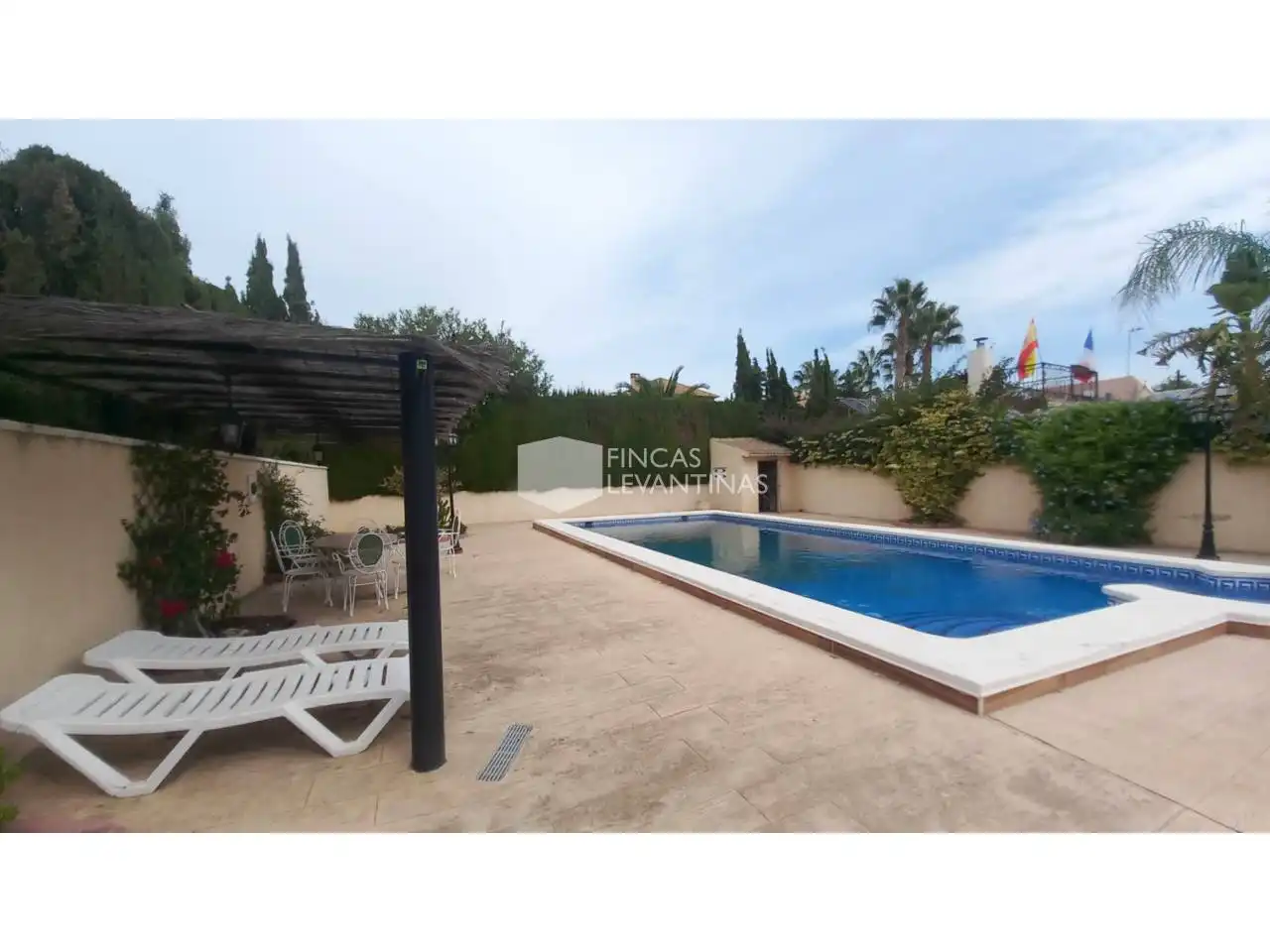 Piscina de Casa o xalet en venda en San Vicente del Raspeig / Sant Vicent del Raspeig amb Aire condicionat, Jardí privat i Terrassa
