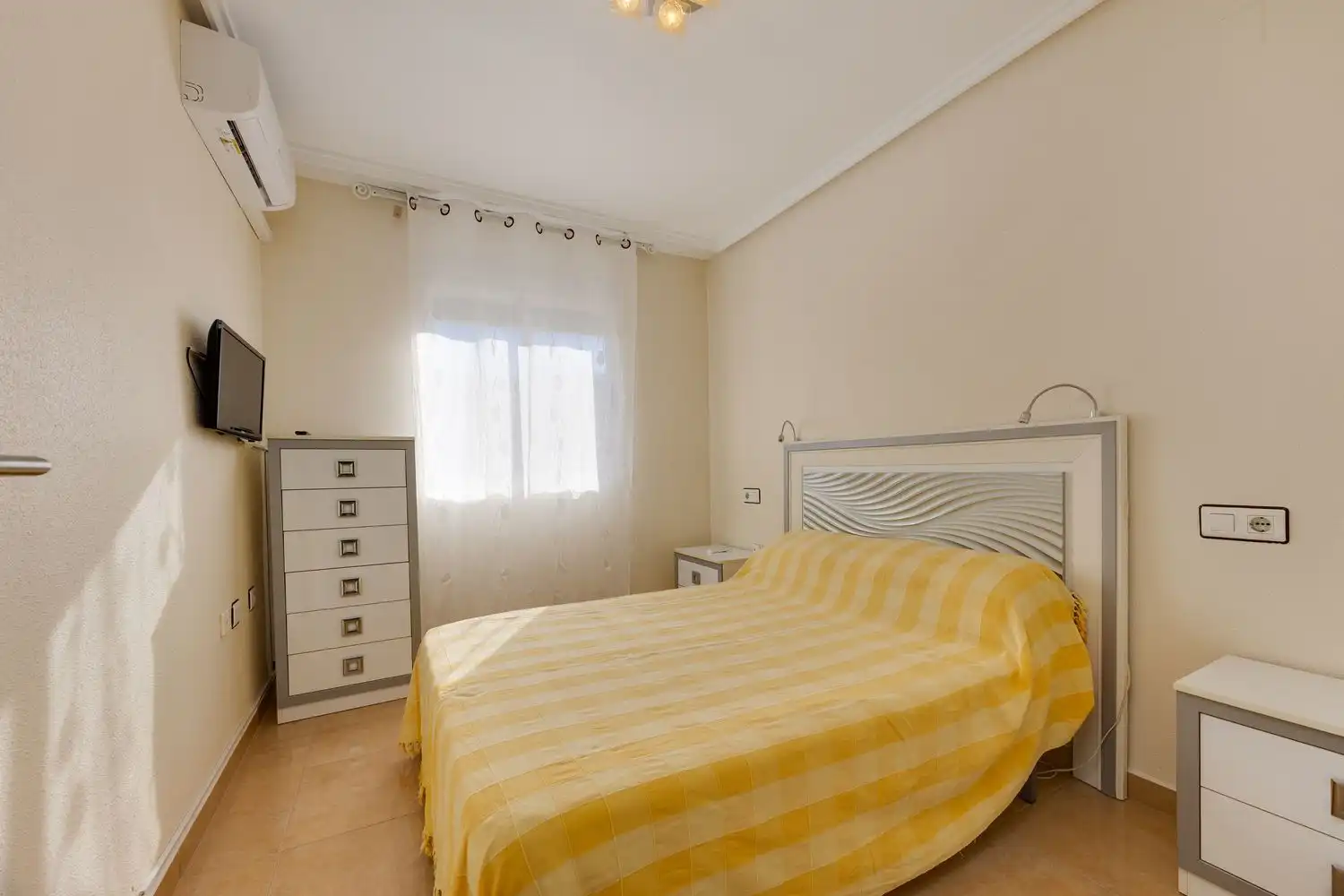 Dormitori de Casa o xalet en venda en Zona Carrefour - Urbanizaciones