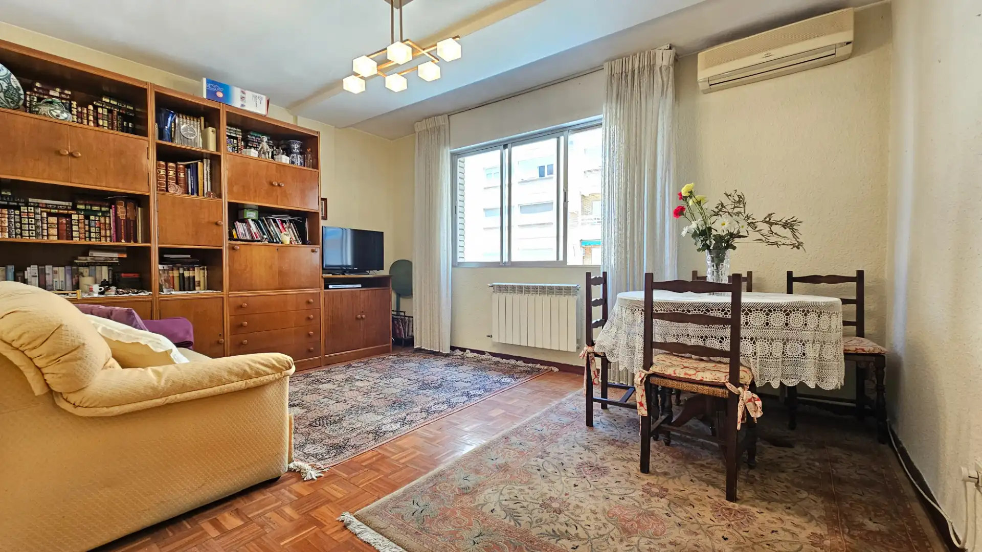 Living room of Flat for sale in Zaragoza  with Heating