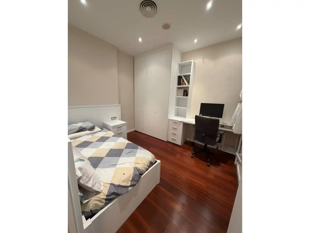 Habitación de Piso en venta en Barcelona con Aire acondicionado, Calefacción y Balcón