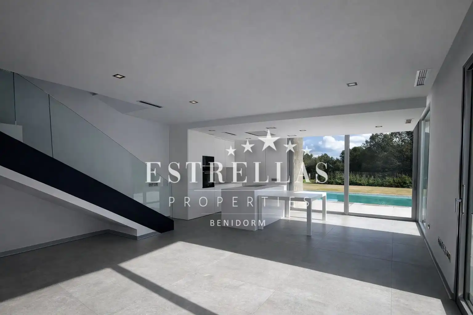 Chalet con piscina en venta en Golf Bahía, imagen 8