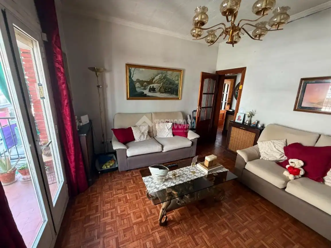 Flat for sale in C. Hermanos Álvarez Quintero, La Alhóndiga
