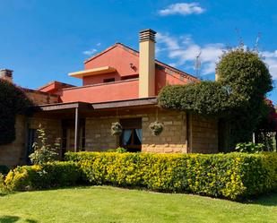 Vista exterior de Casa o xalet en venda en Gijón  amb Calefacció, Jardí privat i Terrassa