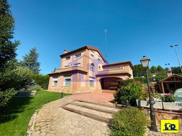 Villa con piscina in vendita a C/. CAMINO PARADOR 2. RIO SAN MARTÍN