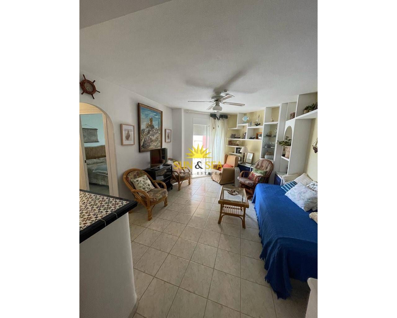 Sala d'estar de Apartament de lloguer en La Manga del Mar Menor amb Calefacció, Terrassa i Piscina