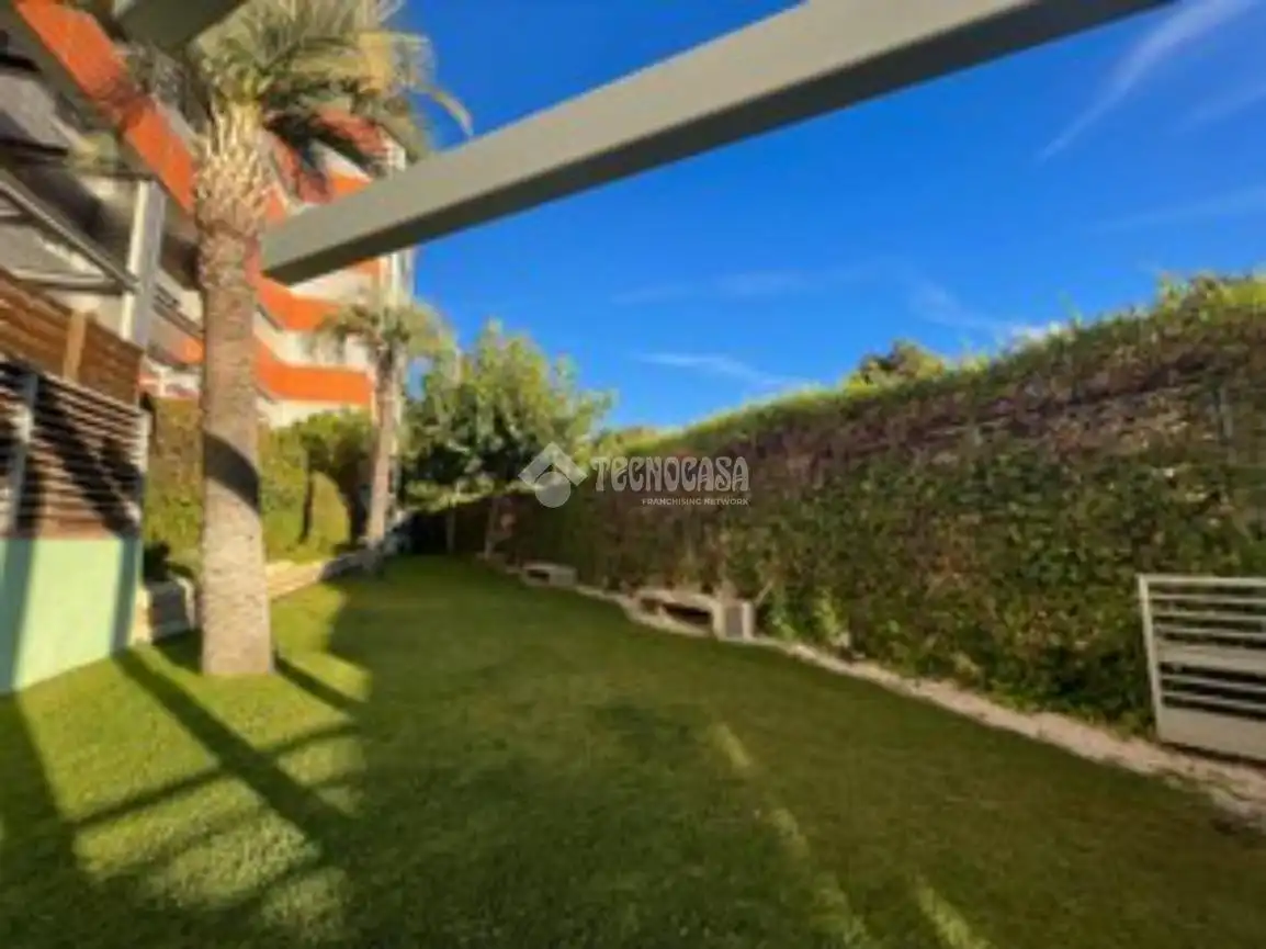 Garden of Flat for sale in Madrid  with Air Conditioner, Heating and Storage room