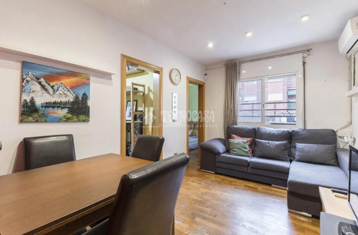 Exterior view of Flat for sale in  Barcelona Capital  with Air Conditioner and Heating