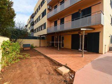 Bajo con jardín en venta en Ciutadella