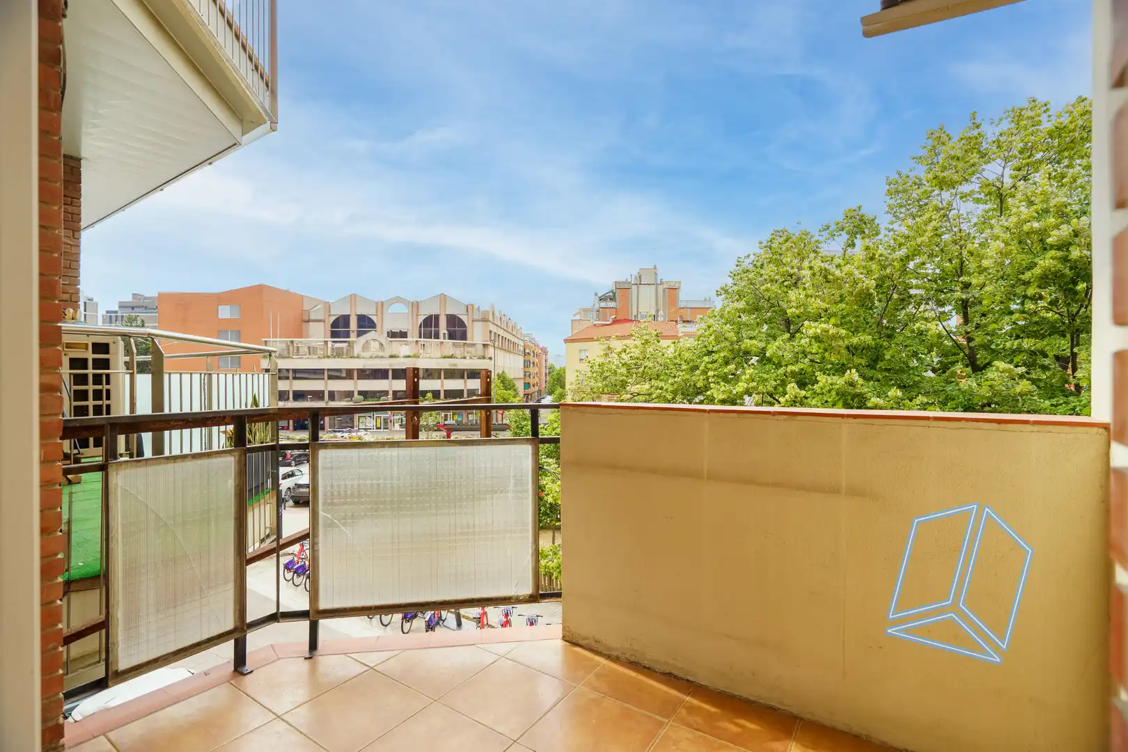 Terraza de Piso en venta en L'Hospitalet de Llobregat con Calefacción y Balcón