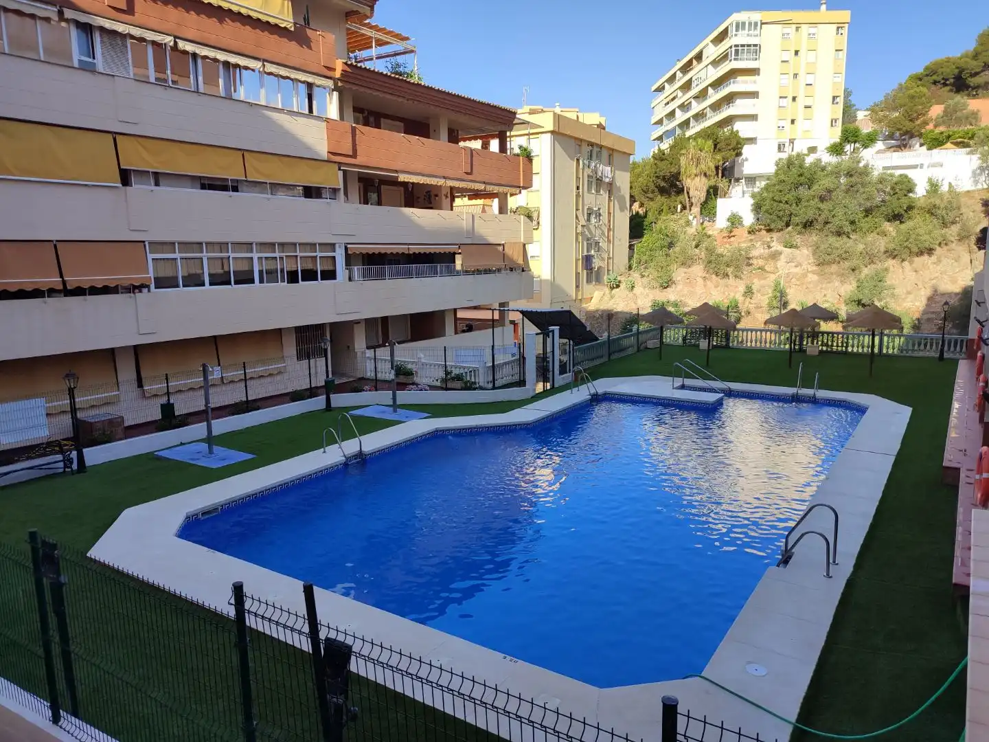 Piscina de Pis de lloguer en Rincón de la Victoria amb Terrassa, Forn i Microones