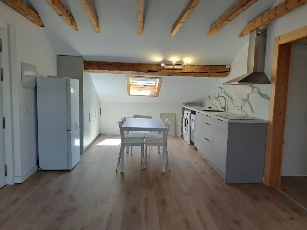 Cuina de Àtic de lloguer en Osséja amb Calefacció, Parquet i Traster