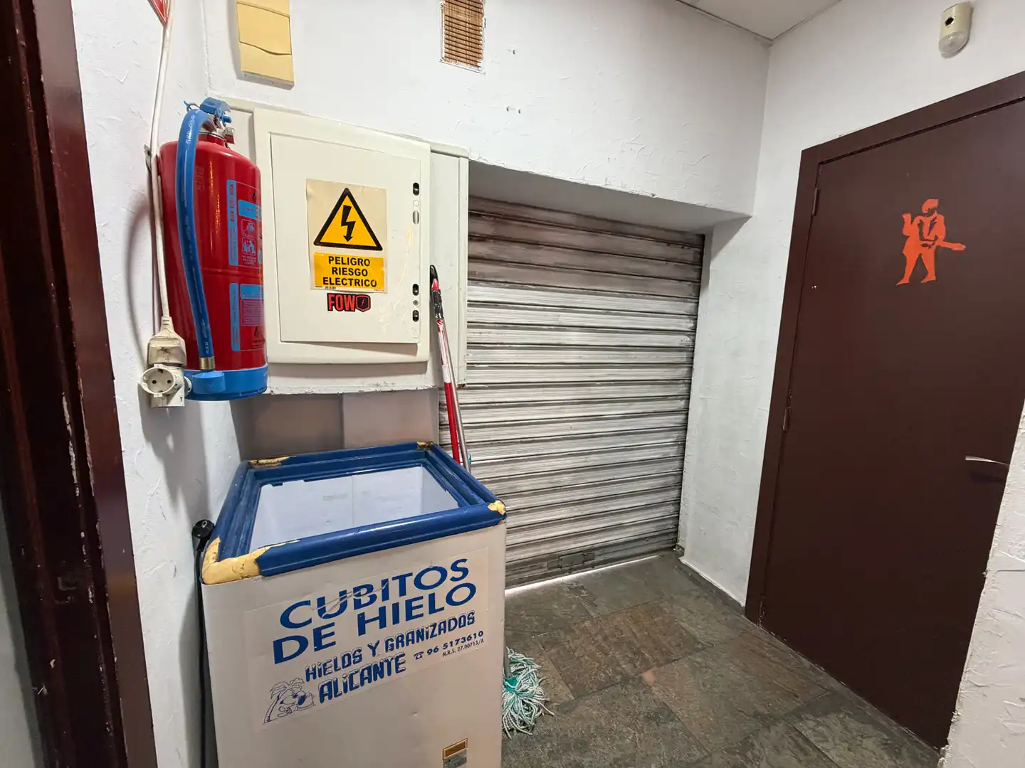 Local en venta en Alicante / Alacant con Aire acondicionado, Terraza y Amueblado